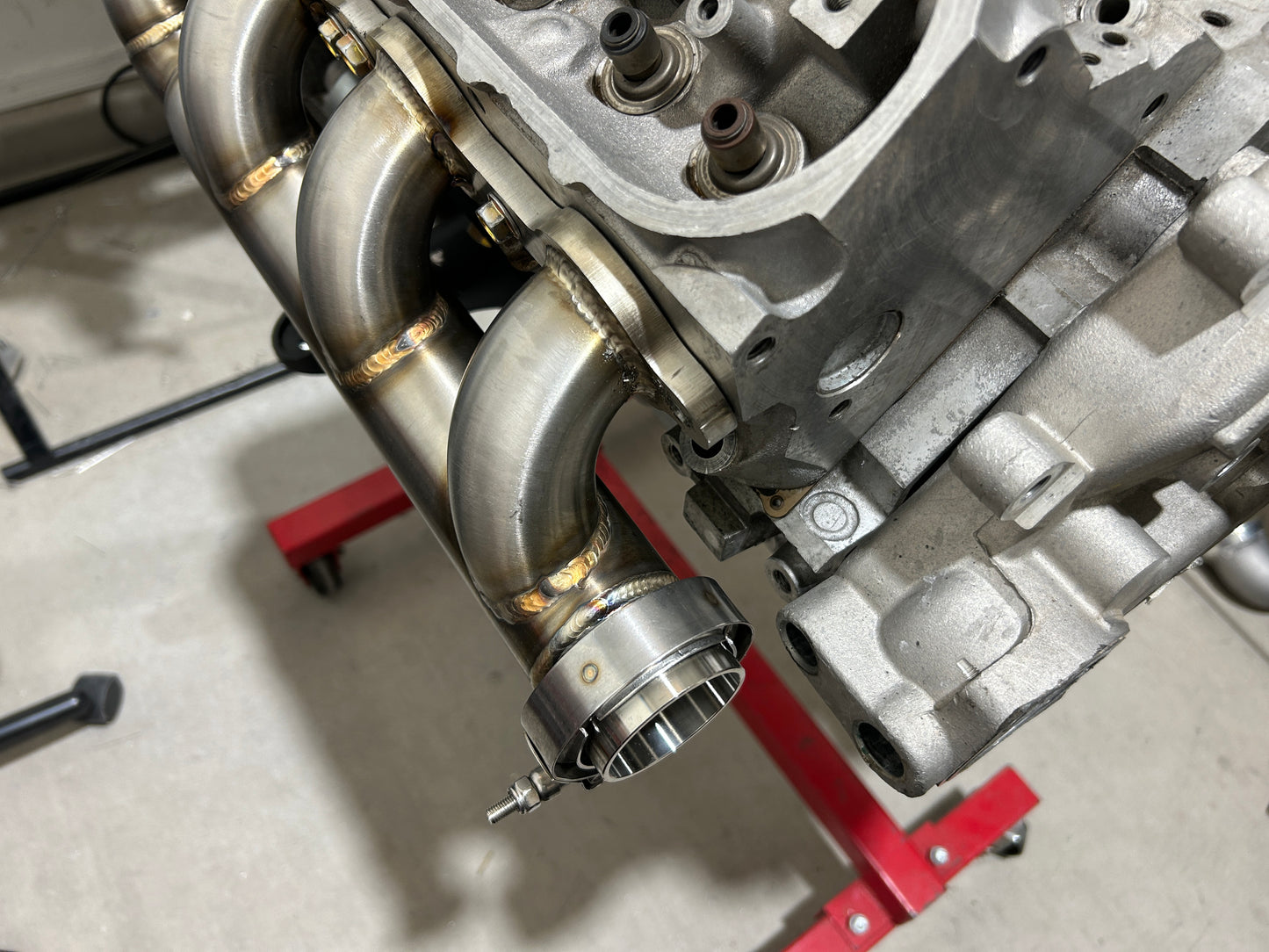 Mayhem Dual V band Manifolds 2" outlet